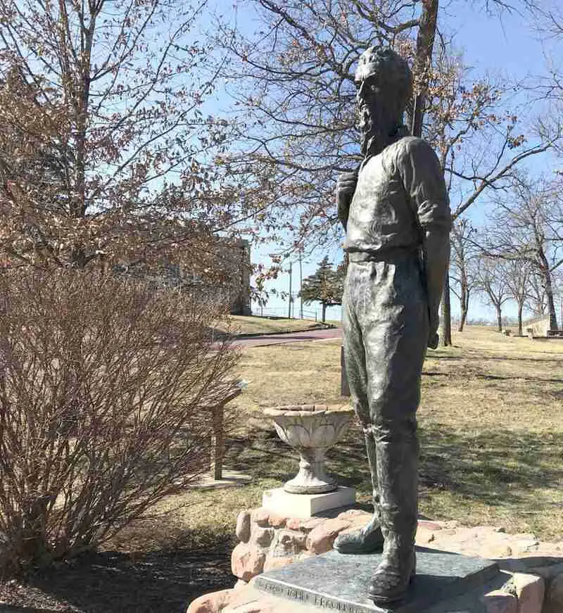 11 best ways to visit John Brown in Osawatomie, Kansas | Roxie on the Road