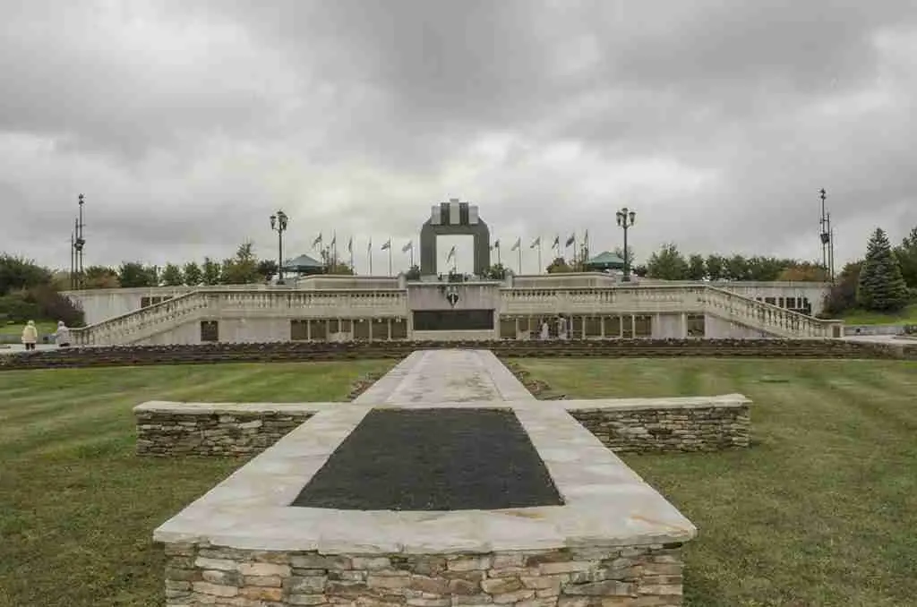 Visit the National D-Day Memorial in Bedford, Virginia | Roxie on the Road